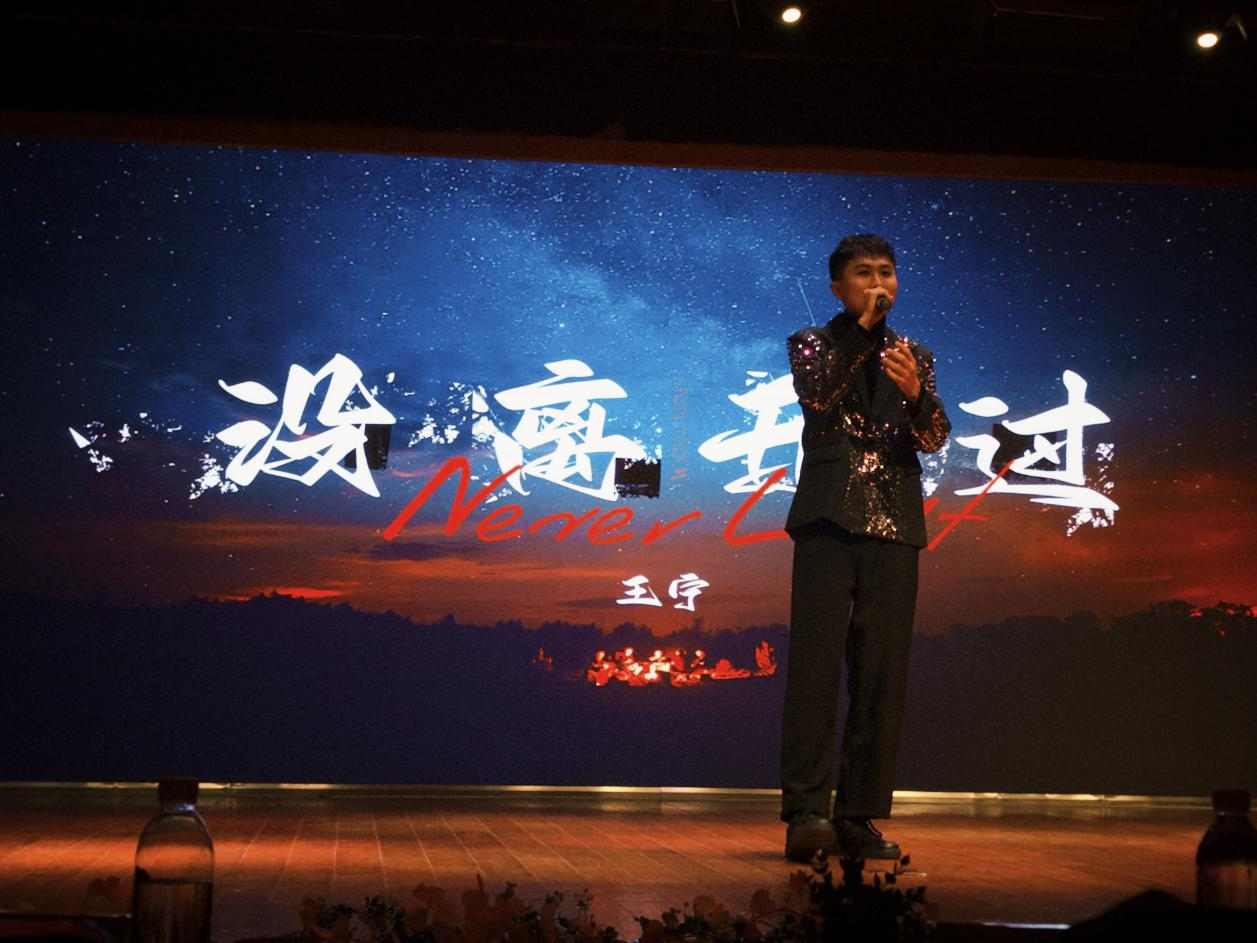 没离开过